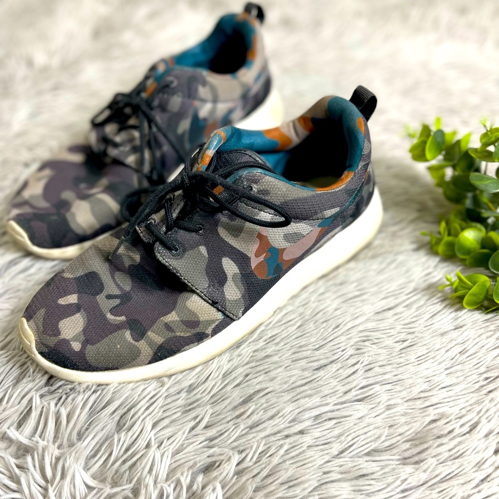 Nike Roshe One grey camo canvas print size 8.5